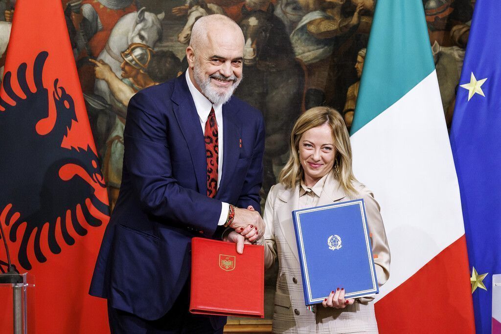 Albanien ratifiziert Migrationsabkommen mit Italien