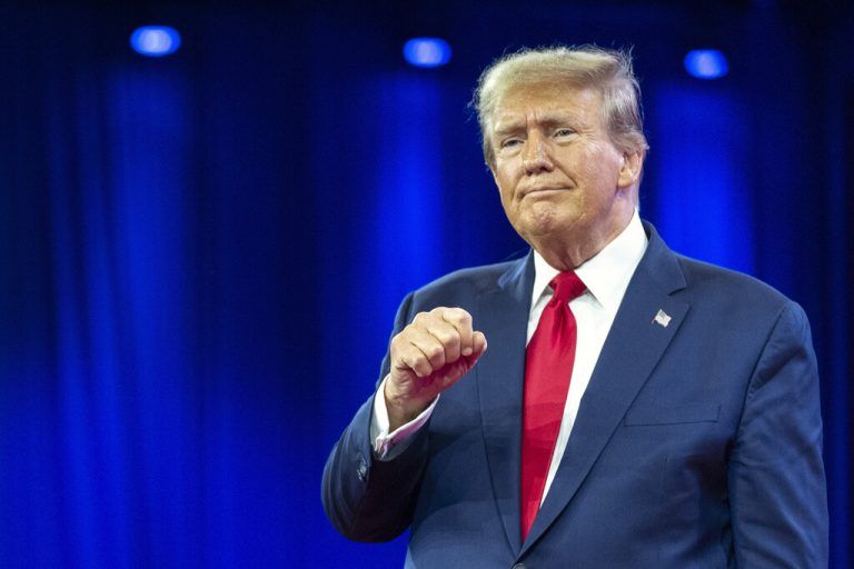 Donald Trump pumps <span class="copyright">AP/ Alex Brandon</span>