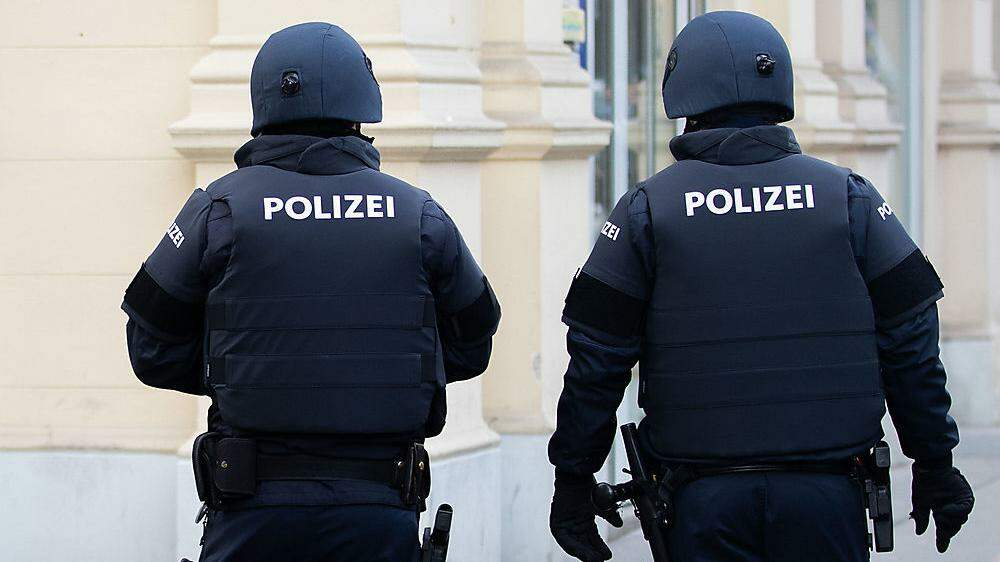Vater gesucht: Mordfall von Ehefrau und Tochter