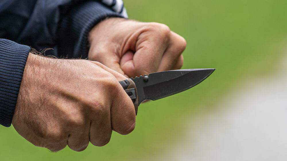 Vier Schüler bei Angriff in Gymnasium verletzt