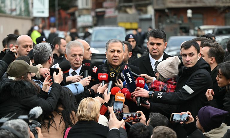 Innenminister Ali Yerlikaya spricht zu den Medien <span class="copyright">APA/AFP</span><br>