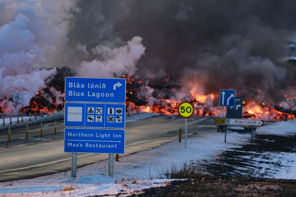 Vulkan ausgebrochen: 80 Meter hohe Lavafontänen