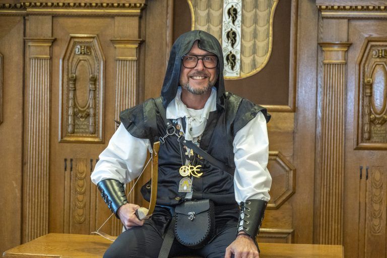 Als Robin Hood war Bürgermeister Michael Ritsch zu seiner Absetzung am Gumpiga Donnschtig verkleidet. <span class="copyright">Roland Paulitsch</span>