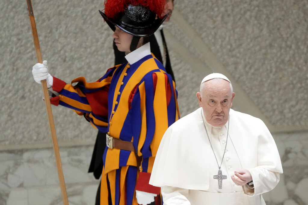 Papst verteidigt Segenfür Homo-Paare