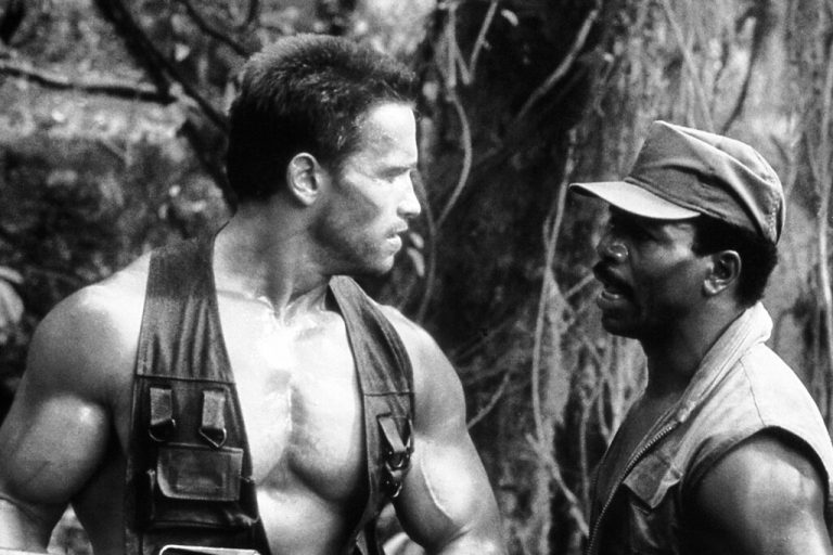 Seite an Seite im Film „Predator“: Arnold Schwarzengger und Carl Weathers<span class="copyright"> IMAGO/ United Archives</span>