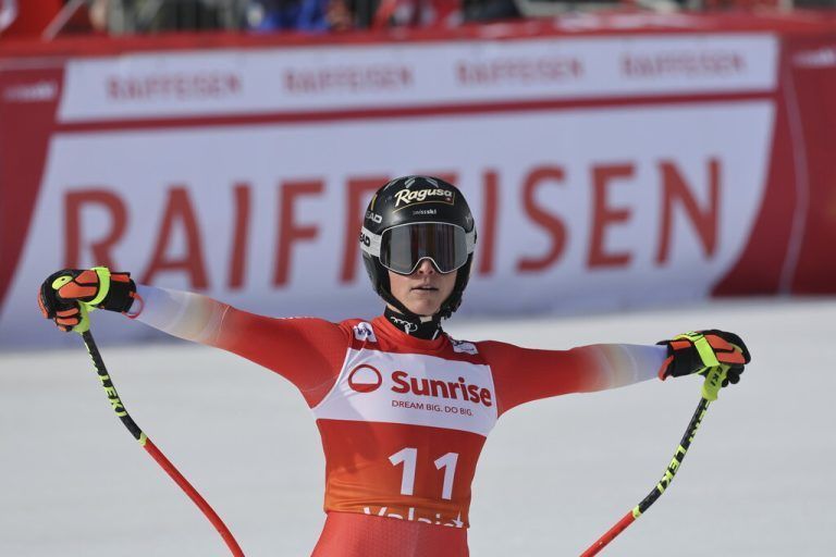 Lara Gut-Behrami jubelte in Crans Montana über ihren vierten Sieg in Serie in Crans Montana und im Weltcup. <span class="copyright">AP/ Marco Trovati</span>