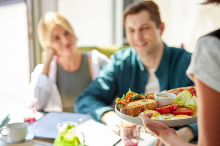 Die Plattformen sollen garantieren, dass nur bewerten darf, wer tatsächlich im Restaurant und Hotel gewesen ist <span class="copyright">Alfa27-Stock.adobe.com; Adobe Stock</span>