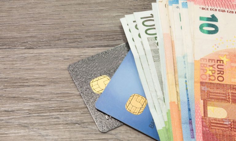 Karte oder Bargeld für Asylwerber? <span class="copyright">Adobe Stock; fotolia</span>