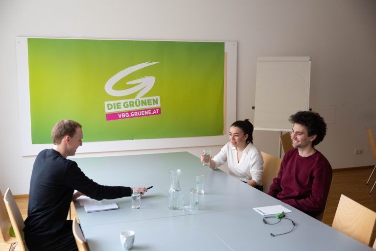 "Wählen allein macht noch keine Demokratie aus"