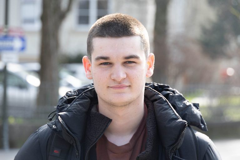 Raul Emilio (17) würde Handys nur in Oberstufenklassen gestatten. <span class="copyright">Hartinger</span>