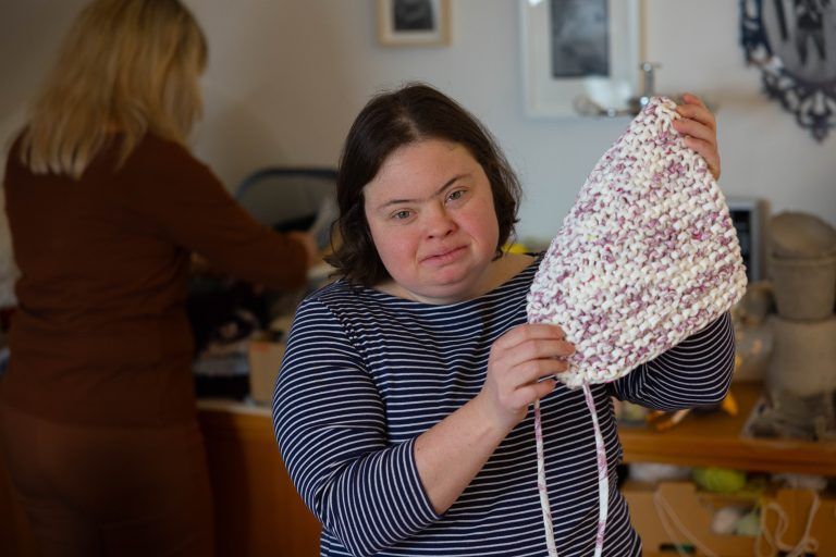 Mama Gabriela Meusburger und ihre Tochter Anina (35 Jahre, Downsyndrom) über das Thema Arbeiten, Wohnen, Lohn