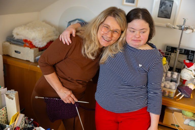 Mama Gabriela Meusburger und ihre Tochter Anina (35 Jahre, Downsyndrom) über das Thema Arbeiten, Wohnen, Lohn