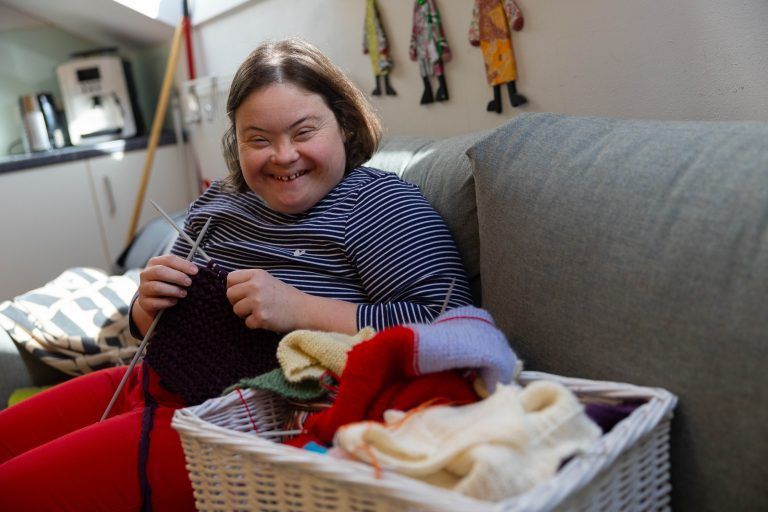 Mama Gabriela Meusburger und ihre Tochter Anina (35 Jahre, Downsyndrom) über das Thema Arbeiten, Wohnen, Lohn