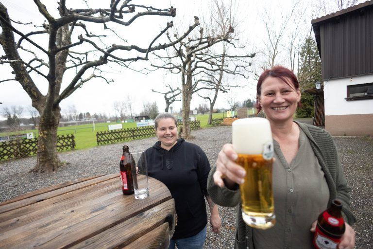 Im Gastgarten gibt es noch einiges zu tun, die Vorfreude auf die ersten Gäste ist aber groß.<span class="copyright"> Hartinger</span>
