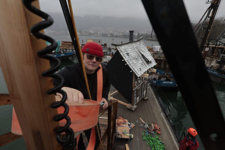Sami Kyllönen auf der Baustelle bei der Seebühne. <span class="copyright">Hartinger</span>
