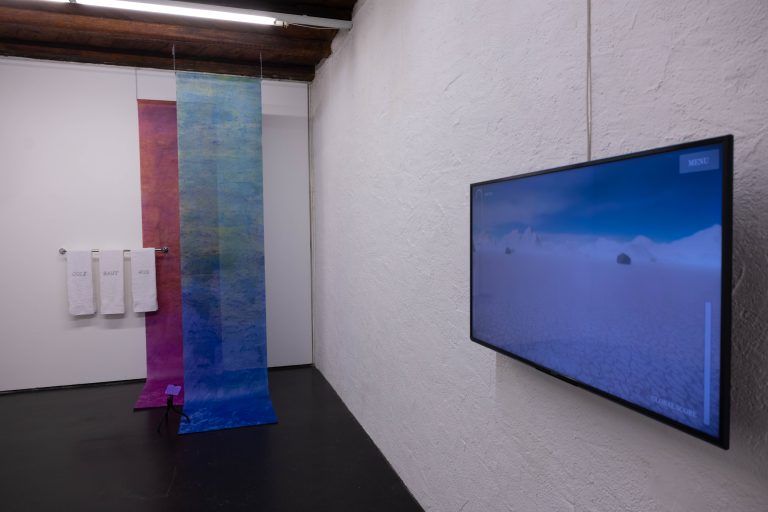 Ausstellungswerken fotografieren + Ausstellungsfotos Neue Ausstellungen: – ZUR ZEIT memeclassworldwide „Are you happy to be in Paris?“ – Jeannette Frei und Claudia Keel „Die Blumen, die Nacht und die Liebe“