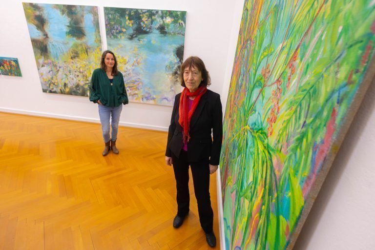 Ausstellungswerken fotografieren + Ausstellungsfotos Neue Ausstellungen: – ZUR ZEIT memeclassworldwide „Are you happy to be in Paris?“ – Jeannette Frei und Claudia Keel „Die Blumen, die Nacht und die Liebe“