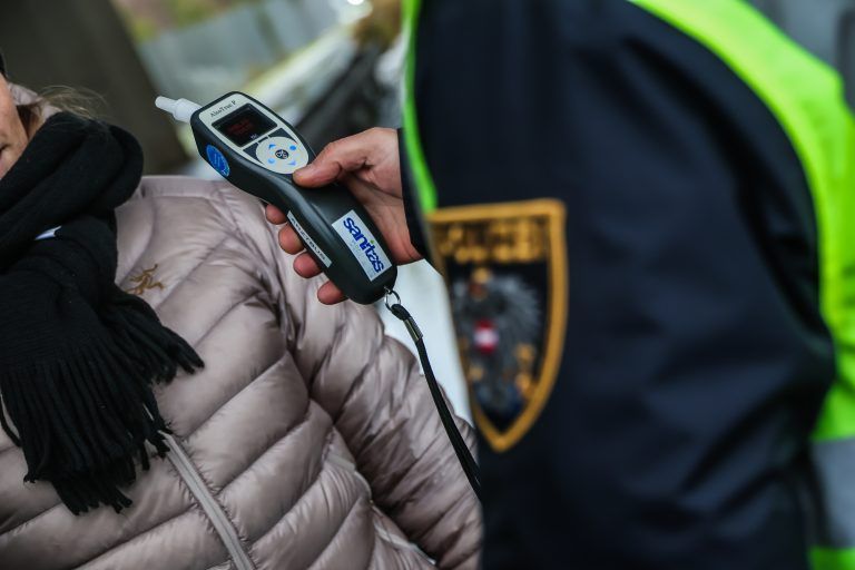 Der Fahrer war erheblich alkoholisiert, als die Polizei ihn aufhielt. <span class="copyright">Symbolbild/Steurer</span>