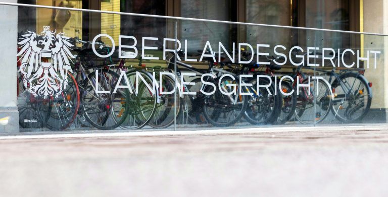ABD0004_20240213 – INNSBRUCK – STERREICH: ++ THEMENBILD ++ Eingangsbereich des Landesgerichts (Oberlandesgericht), anlsslich der Tagsatzung mit Entscheidung ber Insolvenzantrag gegen Rene Benko, aufgenommen am Dienstag, 13. Februar 2024, in Innsbruck. – FOTO: APA/EXPA/JOHANN GRODER