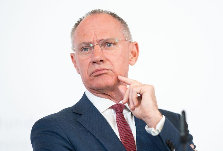 ABD0026_20240325 – WIEN –
STERREICH: Innenminister Gerhard Karner (
VP) am Montag, 25. Mrz 2024, whrend einer PK des Innenministeriums zum Thema “Polizeiliche Anzeigenstatistik 2023”. – FOTO: APA/GEORG HOCHMUTH