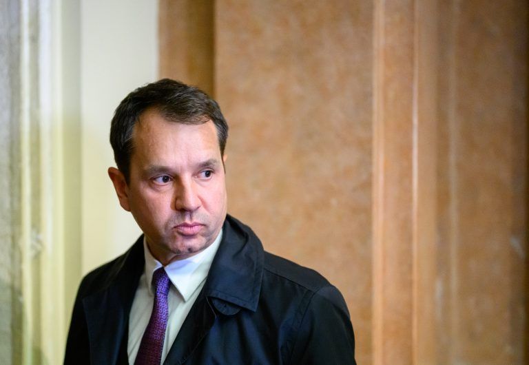 ABD0092_20231211 – WIEN – STERREICH: Der als Zeuge geladene Ex-BAG-Chef Thomas Schmid im Rahmen des Prozesses gegen Ex-Kanzler Kurz wegen Falschaussage im Ibiza-U-Ausschuss am Montag, 11. Dezember 2023, am Straflandesgericht Wien. – FOTO: APA/MAX SLOVENCIK