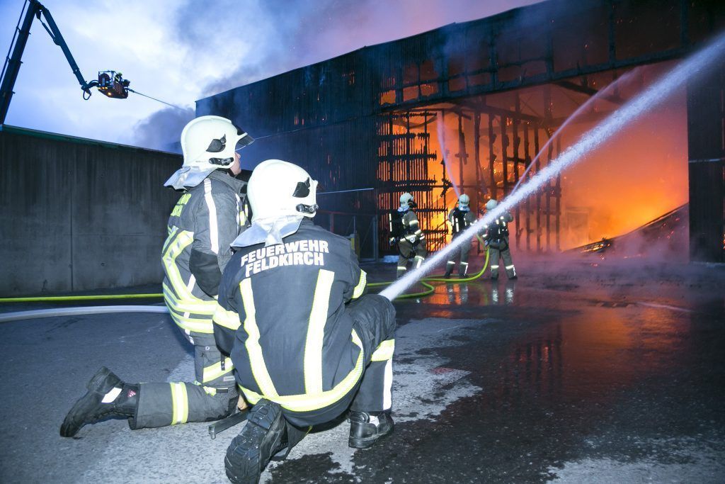 Abfallzentrum wird Raub der Flammen
