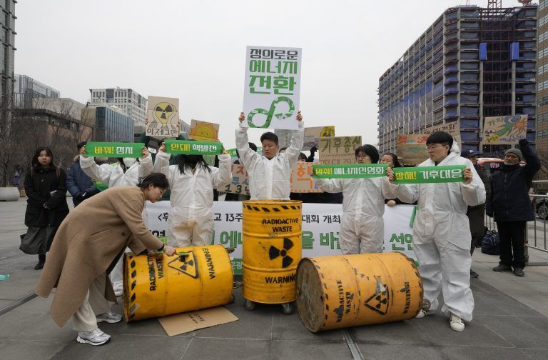 <span class="copyright">AP Photo/Ahn Young-joon</span>