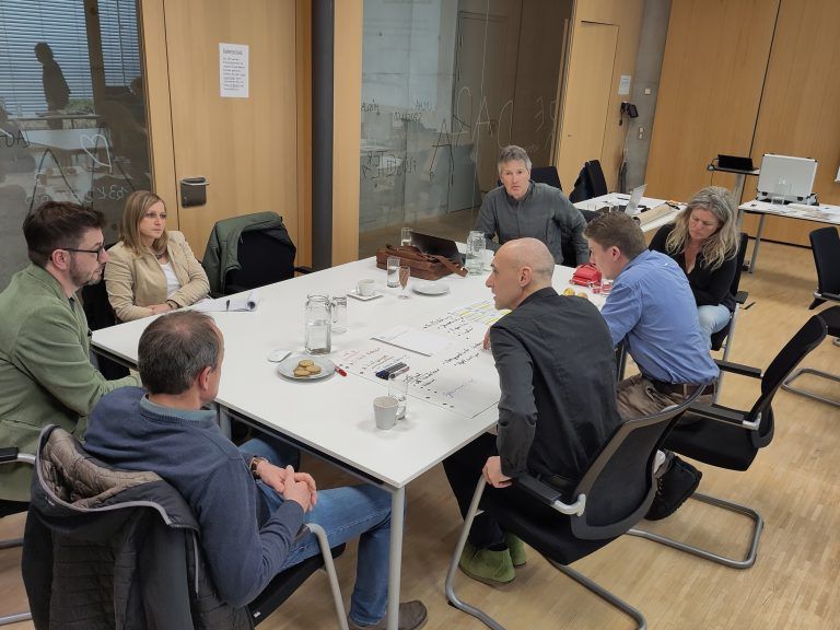 Ein Thementisch bei einem Workshop des Fachservice. <span class="copyright">Weiterwohnen</span>
