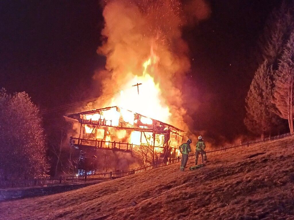 Nach Vollbrand: Leiche in Tiroler Haus gefunden