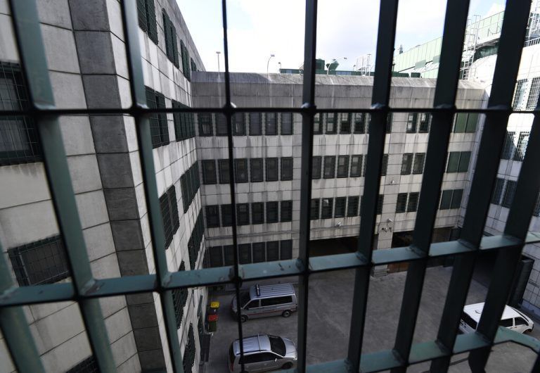 ABD0033_20160817 - WIEN - ÖSTERREICH: ZU APA0381 VOM 17.8.2016 - Blick in den Innenhof der Justizanstalt Josefstadt aufgenommen am Dienstag, 3. März 2015, in Wien. Das Wiener Straflandesgericht hat über den Ex-Lobbyisten Peter Hochegger die U-Haft verhängt. Hochegger wird eine Zelle in der Justizanstalt Josefstadt beziehen. (ARCHIVBILD VOM 3.3.2015) - FOTO: APA/HELMUT FOHRINGER