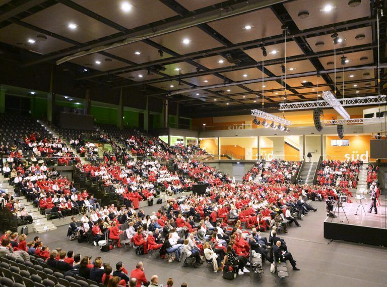 ABD0052_20240314 - SCHWECHAT - ÖSTERREICH: Mitarbeiter der Austrian Airlines AG (AUA) im Rahmen einer Betriebsversammlung des Betriebsrats Bord am Donnerstag, 14. März 2024, in Schwechat. - FOTO: APA/ROBERT JAEGER