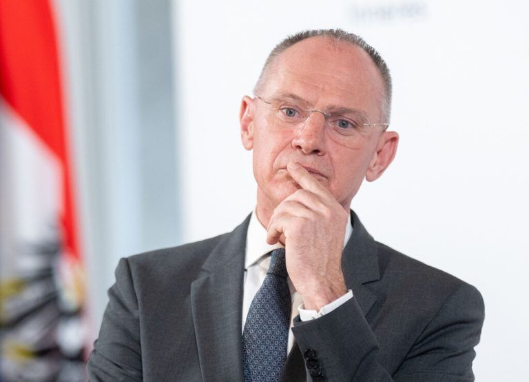 ABD0122_20240307 - WIEN - ÖSTERREICH: Innenminister Gerhard Karner am Donnerstag, 07. März 2024, während eines Hintergrundgesprächs zur Strafmündigkeit in Wien. - FOTO: APA/GEORG HOCHMUTH