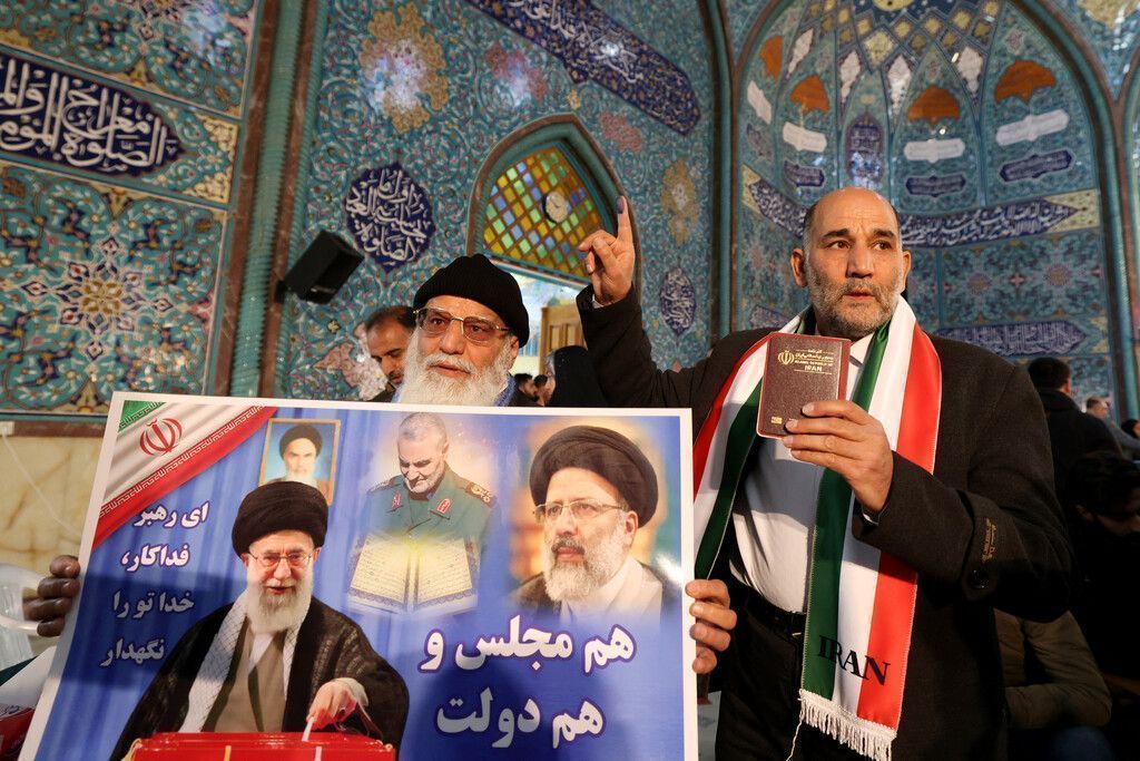Erzkonservative führen bei der Wahl im Iran