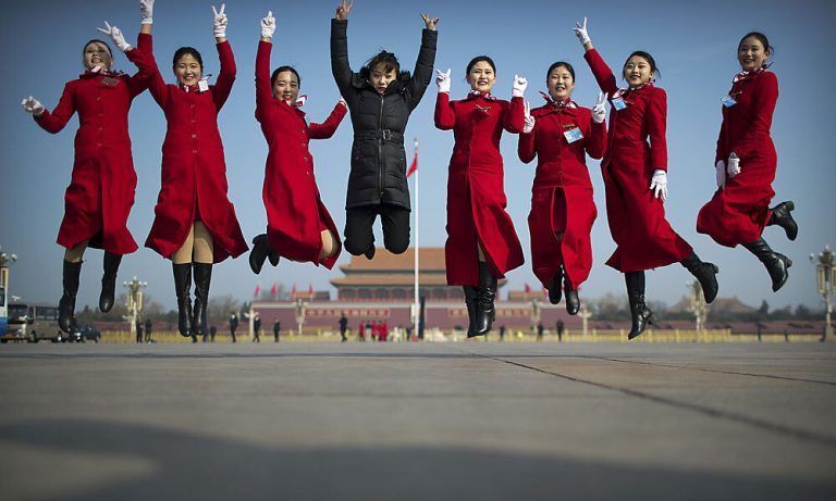 Der Volkskongress ist eine riesige Inszenierung - wie hier am Tian’anmen-Platz <span class="copyright">AP/Mark Schiefelbein</span>