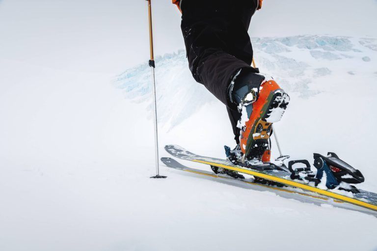 Close-up of freeride ski boots on snow. Skitour concept. Used worn boots on a male skier against the background of a glacier in cloudy weather in the mountains Close-up of freeride ski boots on snow. Skitour concept. Used worn boots on a male skier against the background of a glacier in cloudy weather in the mountains. LicenseRF 18426348 Copyright: xZoonar.com/IanxIankovskiix 18426348
