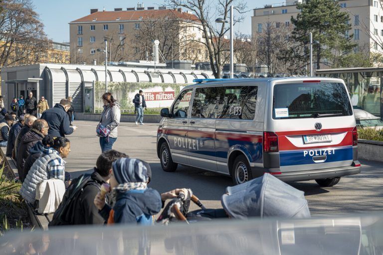 Messerstiche vor Eisgeschäft Tichy