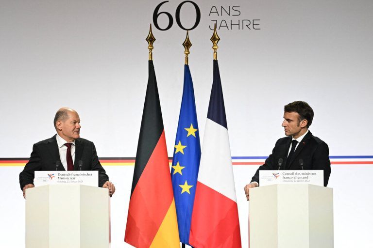 Franco-German Press Conference - Paris French President Emmanuel Macron and German Chancellor Olaf Scholz hold a press conference following a Franco-German joint cabinet meeting as part of the celebration of the 60th anniversary of the signing of the Elysee Treaty, to seal reconciliation between France and West Germany, 18 years after the Second World War at the presidential Elysee Palace in Paris, France on January 22, 2023. Photo by Eric Tschaen/Pool/ABACAPRESS.COM Paris IDF France PUBLICATIONxNOTxINxFRAxSPAxUKxUSAxBELxPOL Copyright: xTschaenxEric/Pool/ABACAx 839342_011 TschaenxEric/Pool/ABACAx 839342_011