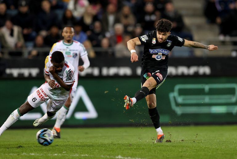 GRAZ,AUSTRIA,03.MAR.24 - SOCCER - ADMIRAL Bundesliga, SK Sturm Graz vs Wolfsberger AC. Image shows Samson Tijani (WAC) and Jusuf Gazibegovic (Sturm).<br />Photo: GEPA pictures/ Hans Oberlaender