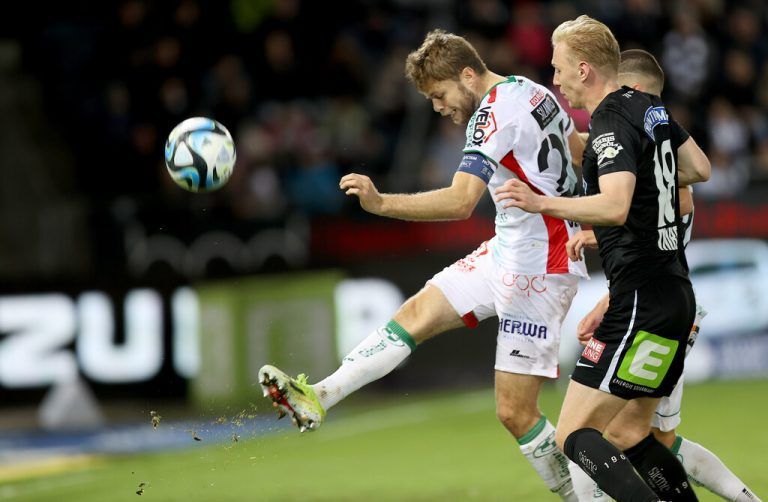 GRAZ,AUSTRIA,03.MAR.24 - SOCCER - ADMIRAL Bundesliga, SK Sturm Graz vs Wolfsberger AC. Image shows Dominik Baumgartner (WAC) and Mika Biereth (Sturm).<br />Photo: GEPA pictures/ Hans Oberlaender