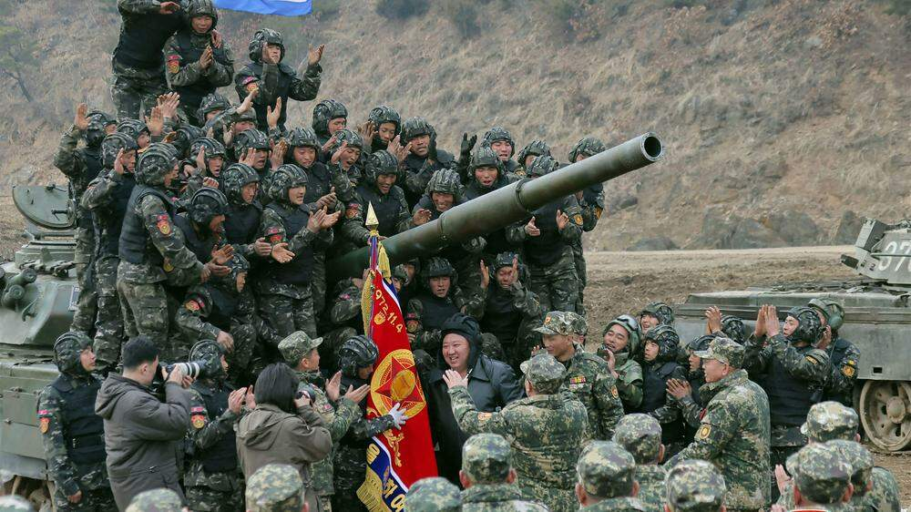 Kim Jong-un testet Nordkoreas neuen Panzer