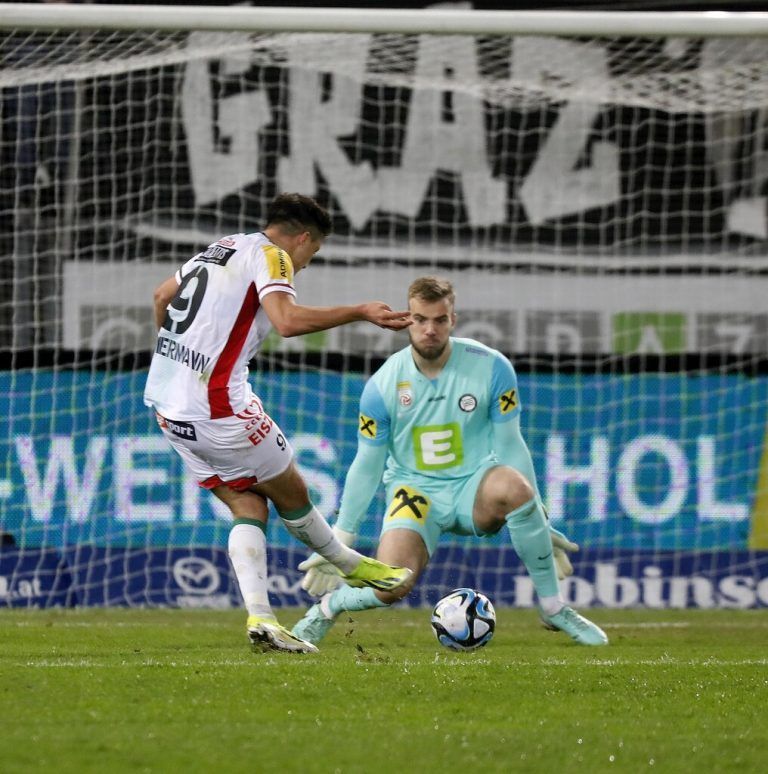 p20240303_8222<br />Fussball ADMIRAL Bundesliga SK Puntigamer Sturm Graz vs. RZ pellets WAC (N:N Endstand, N:N Halbzeit) am 03.03.2024.<br />Bild zeigt: v.l. ZIMMERMANN vergibt vor Tormann JAROS.<br />Foto © by der Plankenauer, www.der-plankenauer.at