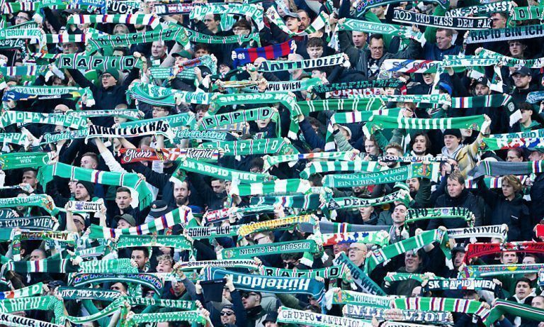 Während des Derbys war die Stimmung bei den Rapid-Fans gut, dann kam es zu den Verfehlungen der Spieler und von Steffen Hofmann sowie von Stefan Kulovits <span class="copyright">APA</span>