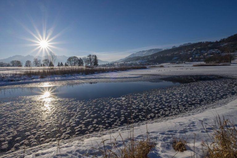 Sonne über Egelsee, Maurer Riet, Mauren, Rheintal, Liechtenstein, Europa *** Sun over Egelsee, Maurer Riet, Mauren, Rhine Valley, Liechtenstein, Europe Copyright: imageBROKER/PaulxJ.xTrummer iblplt08178646.jpg Bitte beachten Sie die gesetzlichen Bestimmungen des deutschen Urheberrechtes hinsichtlich der Namensnennung des Fotografen im direkten Umfeld der Veröffentlichung!