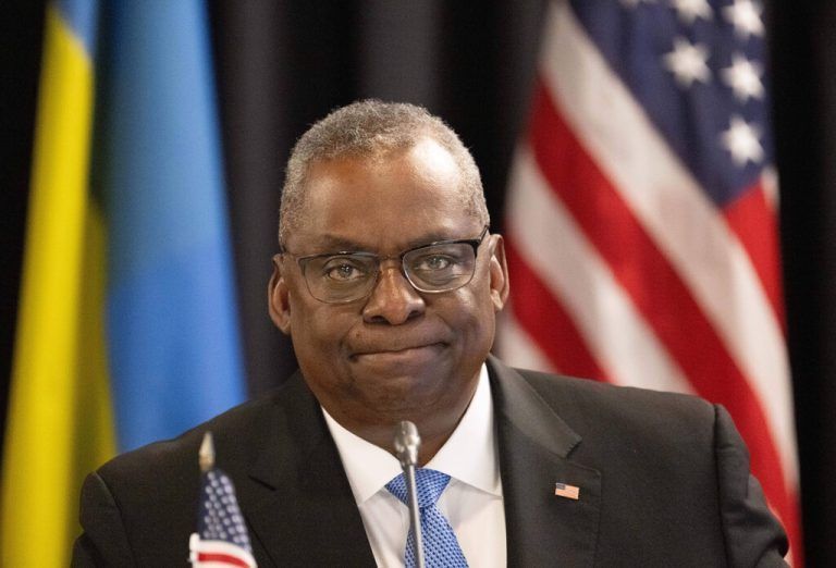 Ukraine Contact Group Ramstein 19 September 2023, Rhineland-Palatinate, Ramstein-Miesenbach: Lloyd Austin, U.S. Secretary of Defense laughs at the fifth meeting of the Ukraine Contact Group at Ramstein U.S. Base., Credit:Boris Roessler / Avalon Germany, Rhineland-Palatinate, Ramstein-Miesenbach PUBLICATIONxNOTxINxUKxFRAxUSA Copyright: xBorisxRoesslerx/xAvalonx 0806384293