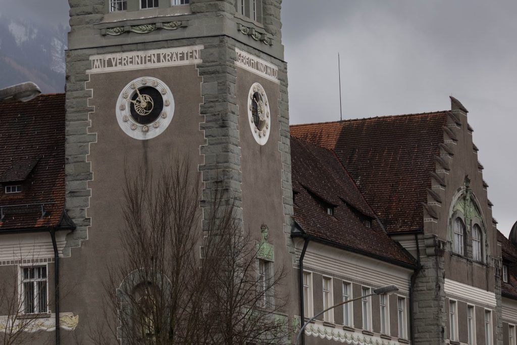 Schlagstock zerbrach bei Schlägen auf Köpfe