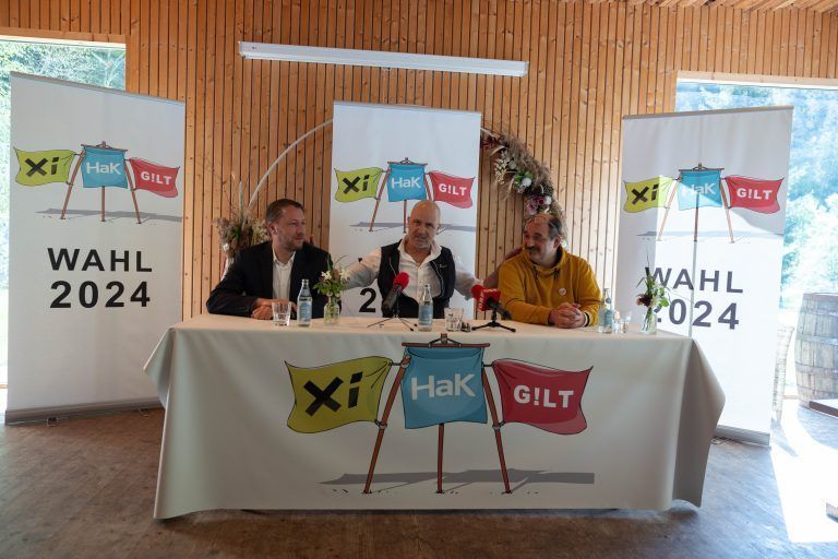 PK von Chris Alge, Murat Durdu, Alexander Wilhelm von Xi, HaK und Gilt, die gemeinsam in die Landtagswahl