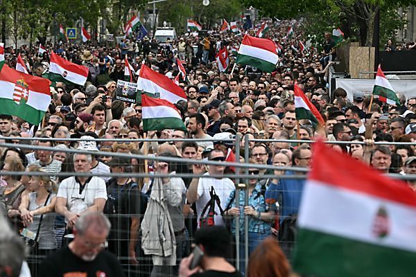 Péter Magyar: Ungarn haben genug von Regierungskorruption