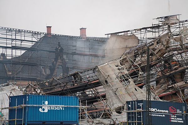 Sicherung nach Einsturz der Fassade von Kopenhagens Börse
