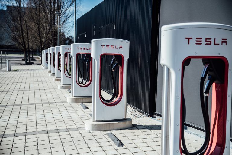 Feature Corona, Corona Virus, leere Ladestationen Tesla Supercharger Bregenz