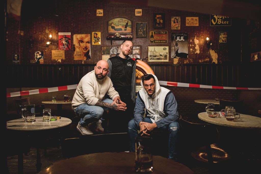 Supergroup und Avantgarde-Theater